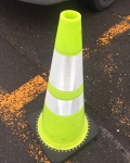 カラーコーンへ塗装